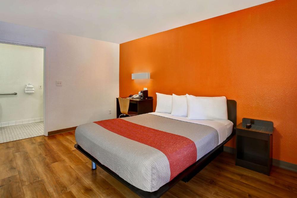 Queen Room interior